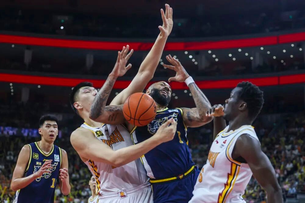 表明运动员, media