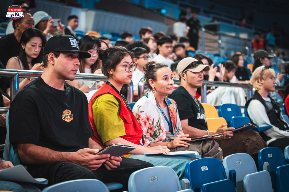 到省级赛事, 步开启, 五彩灯束摇 到省级赛事, 步开启, 五彩灯束摇